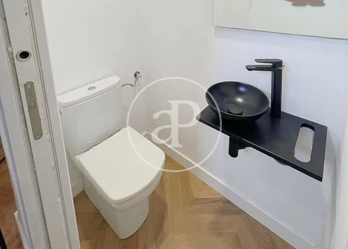 Badezimmer von Wohnung zum Verkauf in Madrid mit Klimaanlage, Heizung und Terrasse