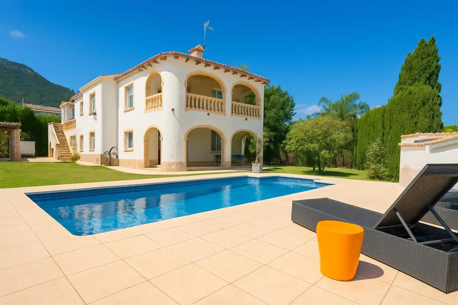 Villa mit Pool zum Verkauf in El Montgó
