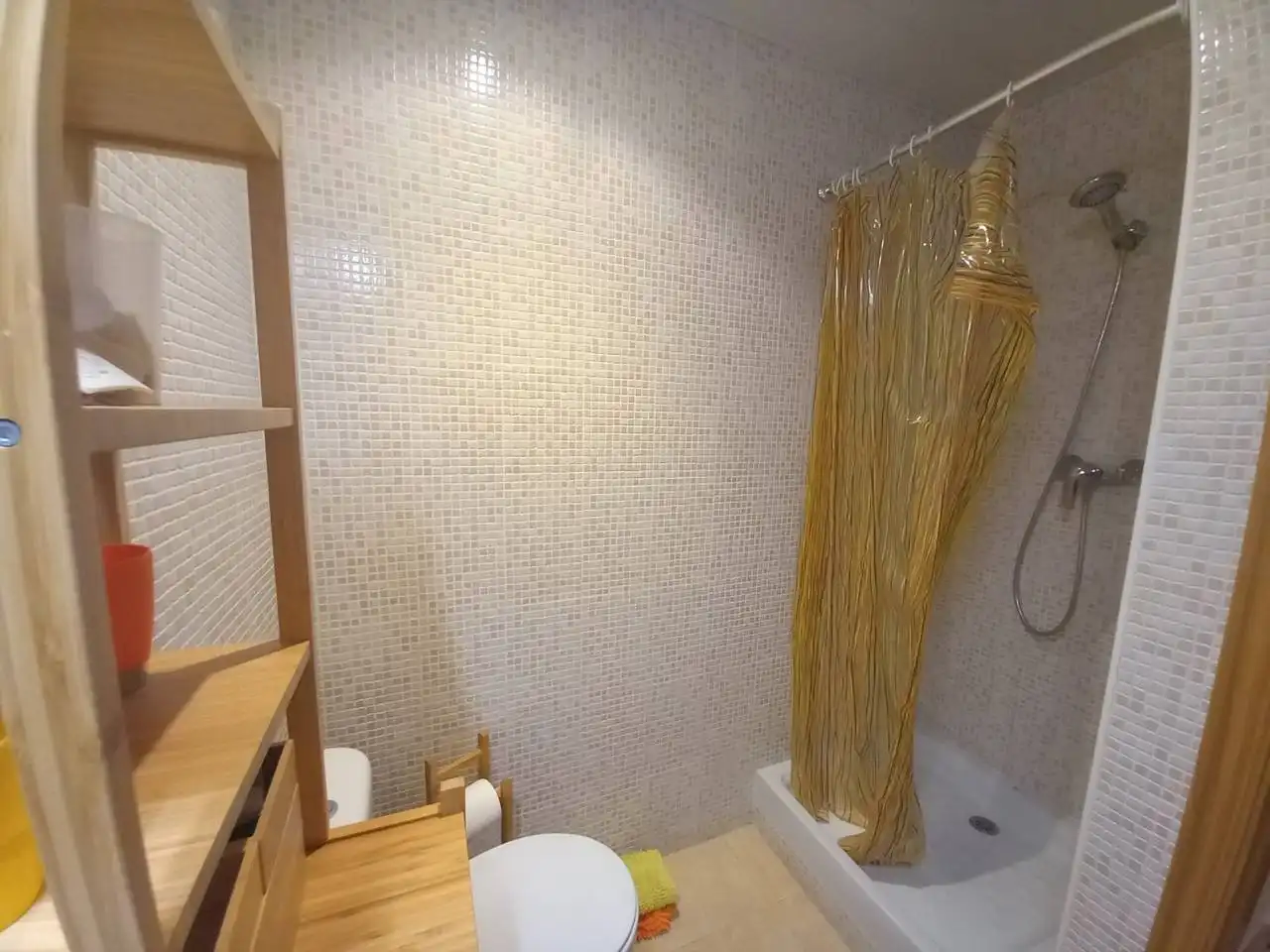 Baño de Piso de alquiler en Cubelles con Aire acondicionado, Calefacción y Parquet