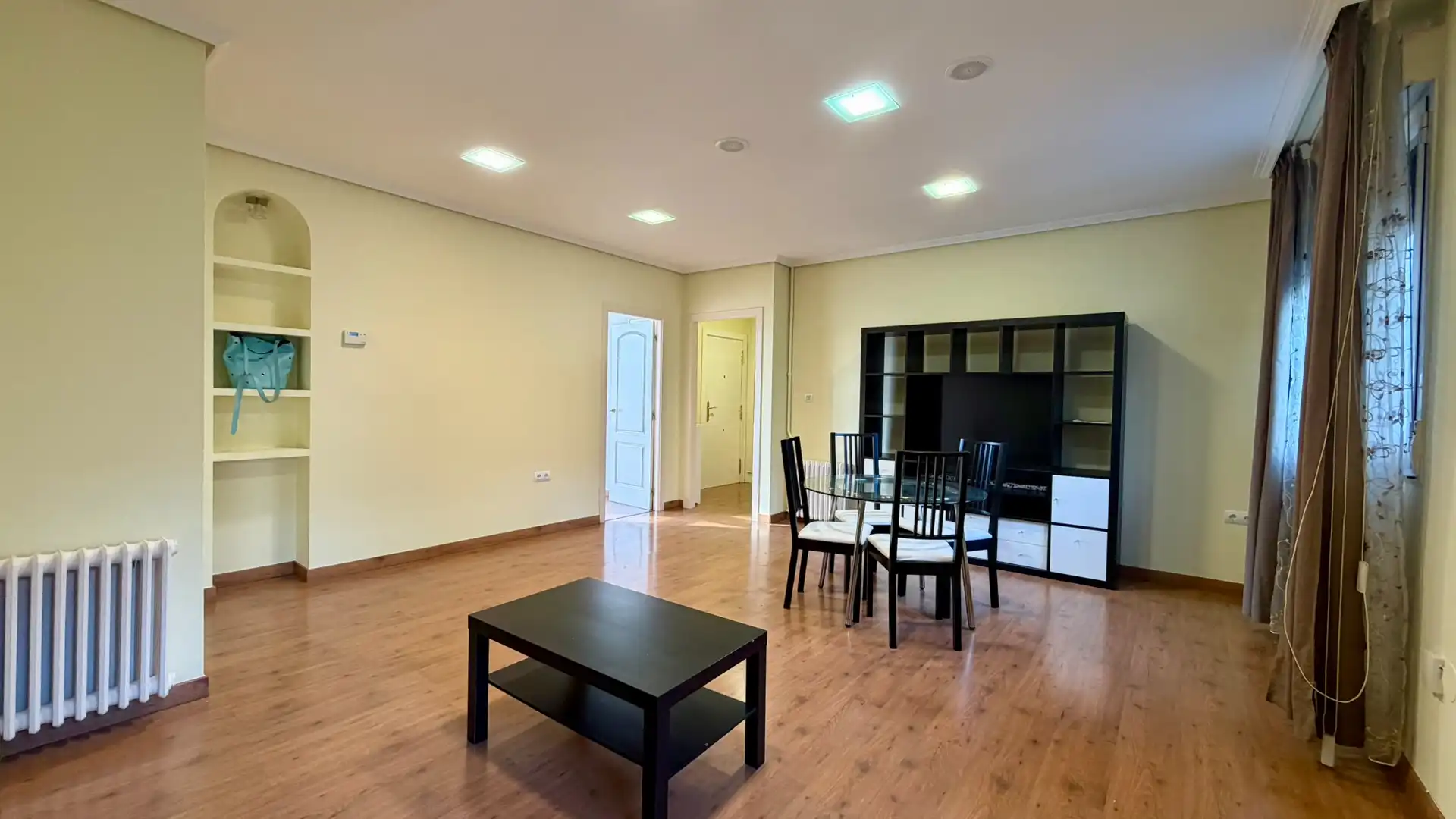 Sala d'estar de Pis en venda en Zona Alta