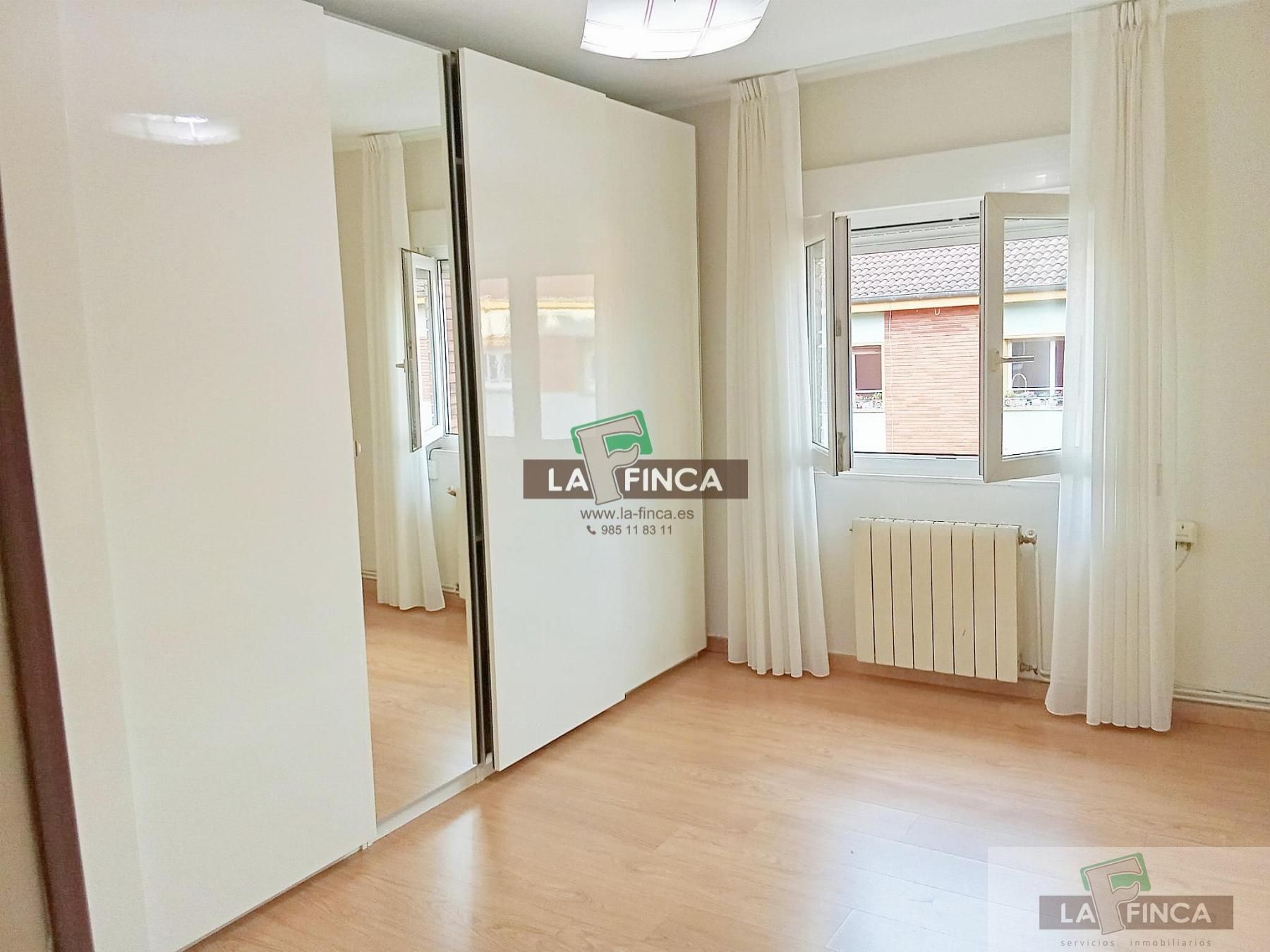 Bedroom of Flat for sale in Oviedo   with Heating