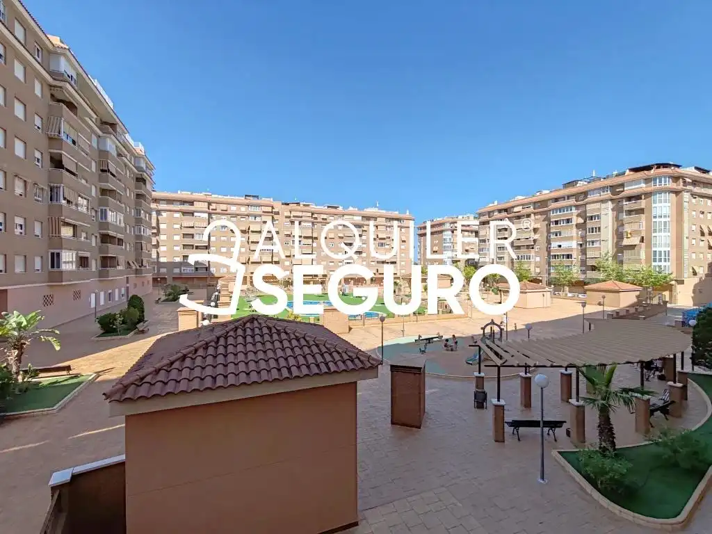 Vista exterior de Piso de alquiler en San Vicente del Raspeig / Sant Vicent del Raspeig con Aire acondicionado, Terraza y Piscina