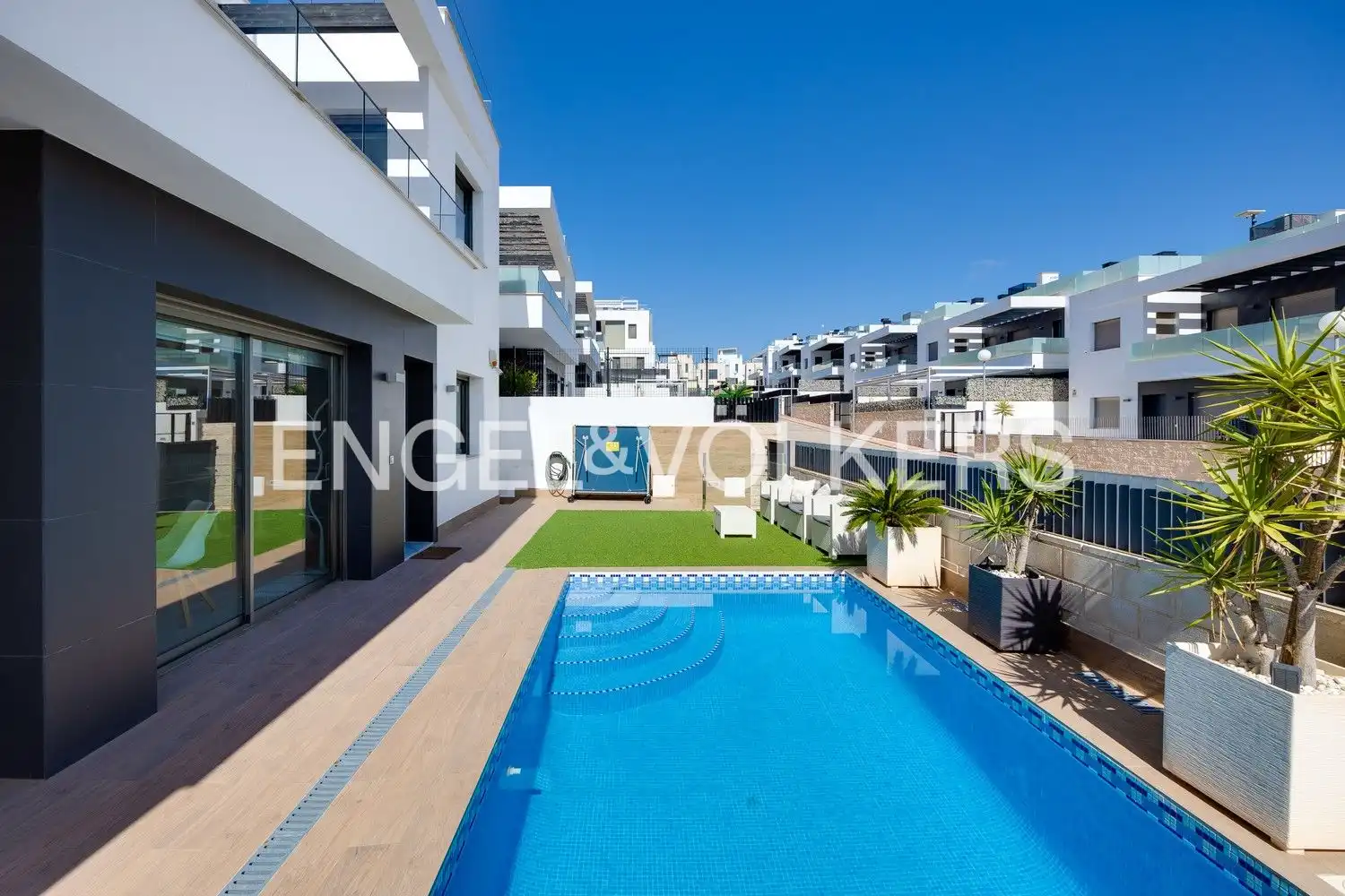 Piscina de Casa o xalet en venda en Orihuela amb Aire condicionat, Calefacció i Jardí privat