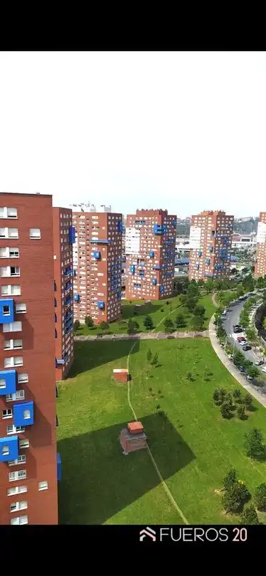 Vista exterior de Pis en venda en Barakaldo  amb Calefacció, Jardí privat i Traster
