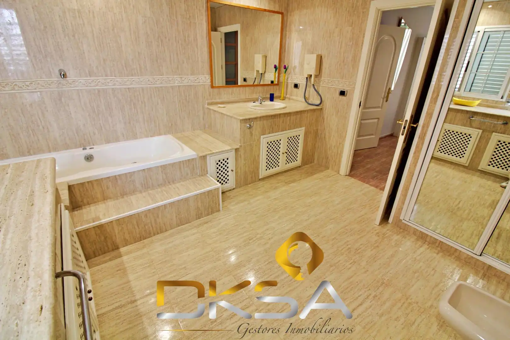 Bathroom of Houses for sale in Castellón de la Plana / Castelló de la Plana  with Air Conditioner, Heating and Private garden