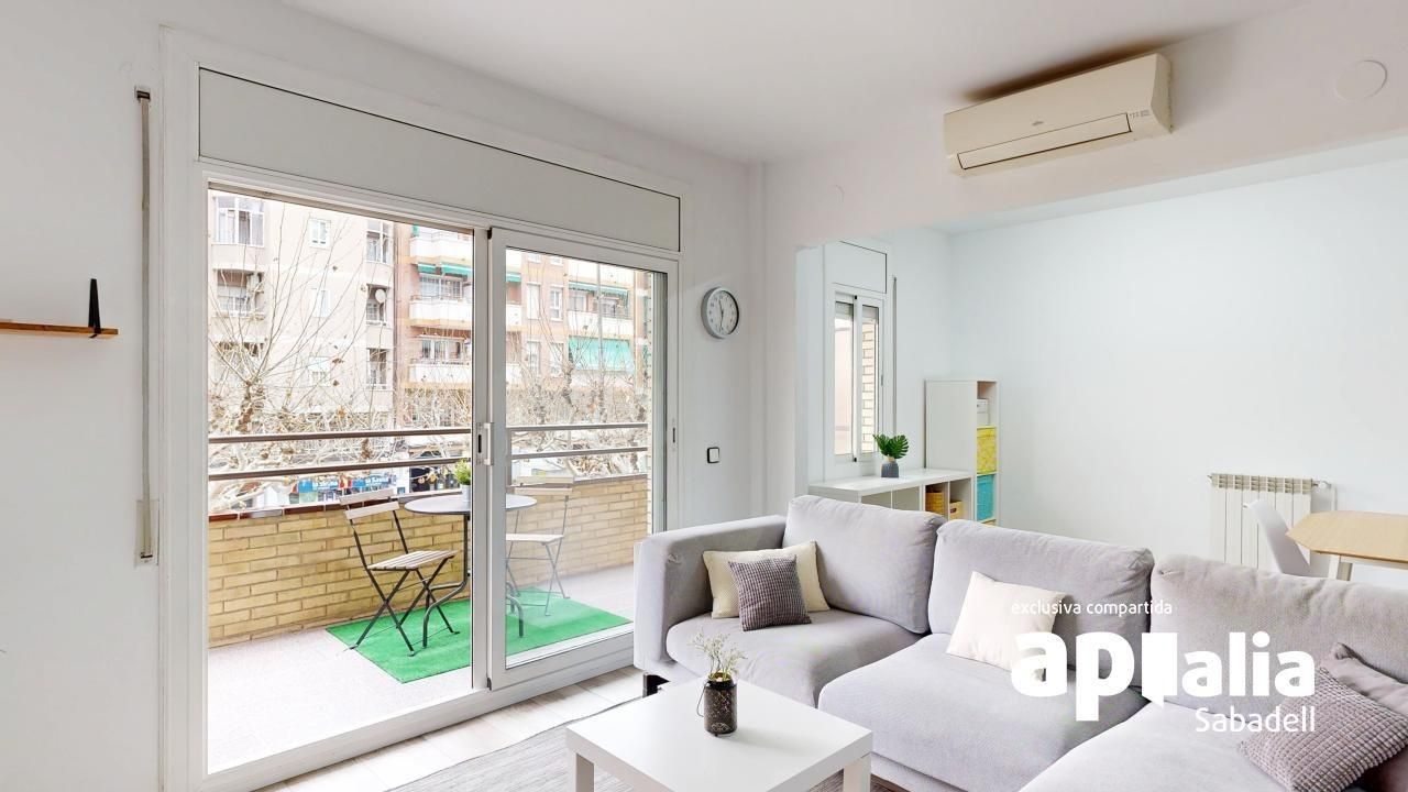 Living room of Flat for sale in Barberà del Vallès  with Heating, Terrace and Balcony