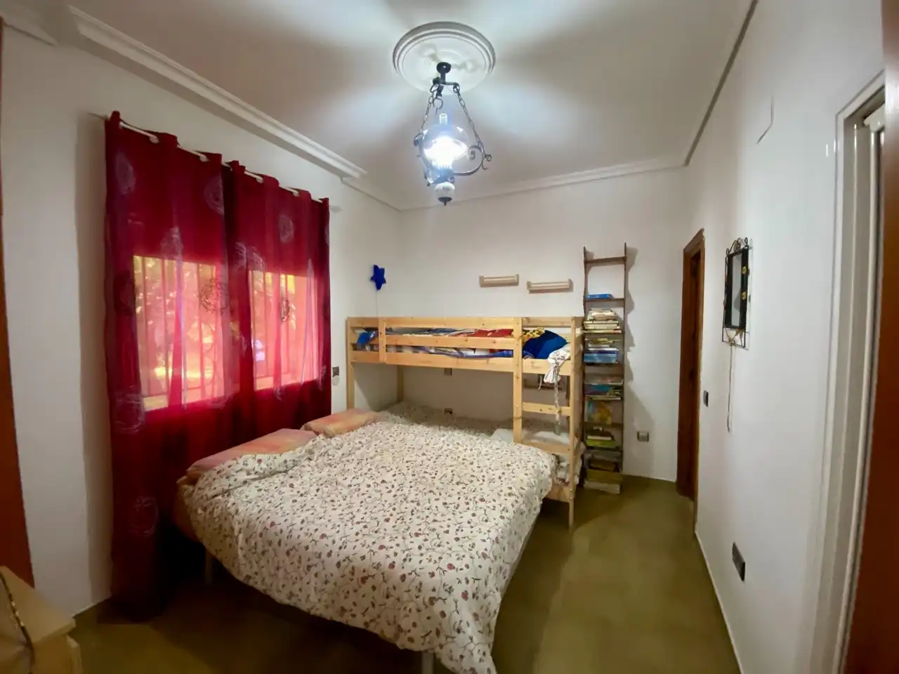 Habitación de Casa o chalet en venta en Ciudad Real con Aire acondicionado, Calefacción y Jardín privado