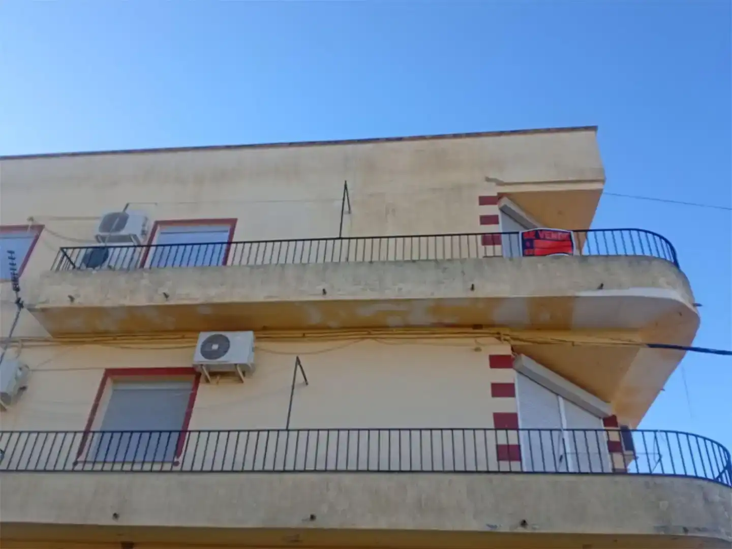 Vista exterior de Piso en venta en Alcuéscar con Aire acondicionado y Balcón