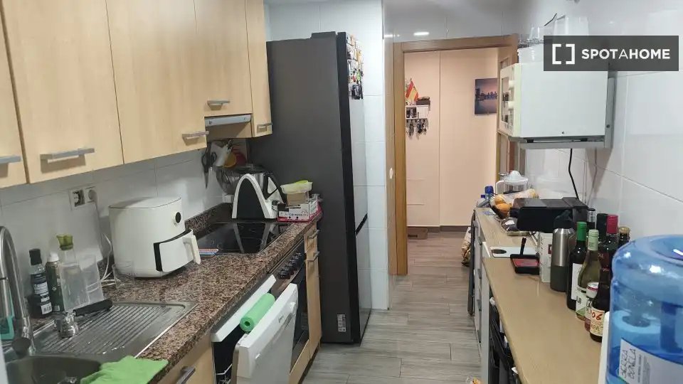 Cocina de Apartamento para compartir en Vélez-Málaga con Aire acondicionado, Terraza y Amueblado