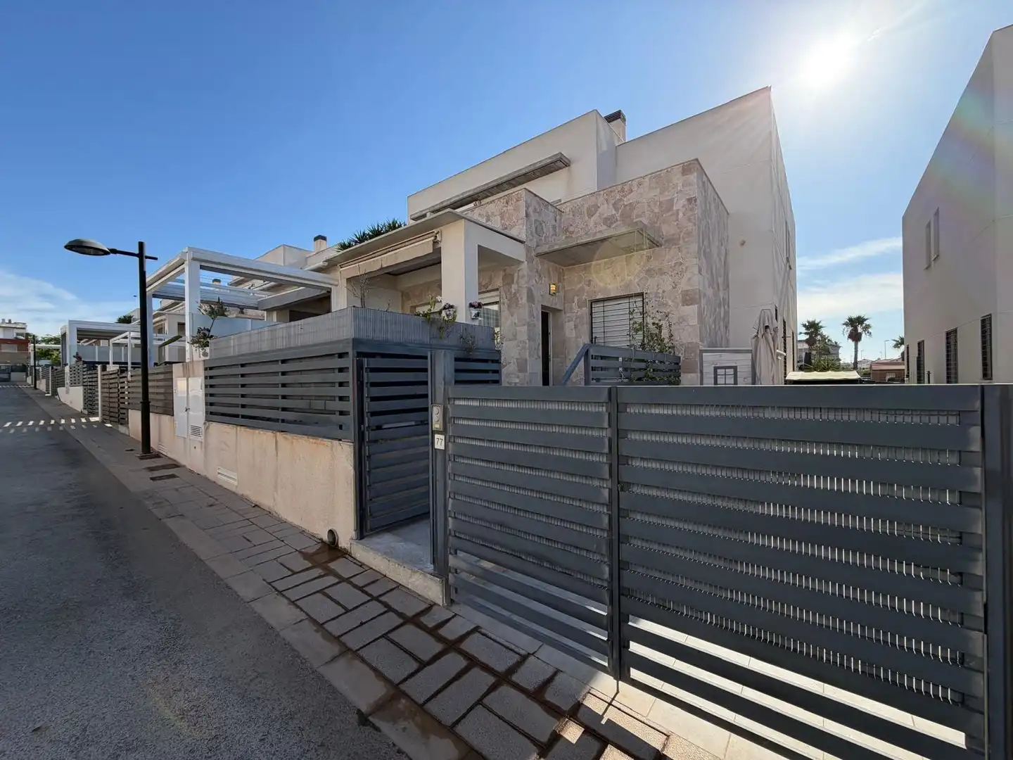 Maison mitoyenne avec terrasse à vendre à Calle CESAR MATEO CID