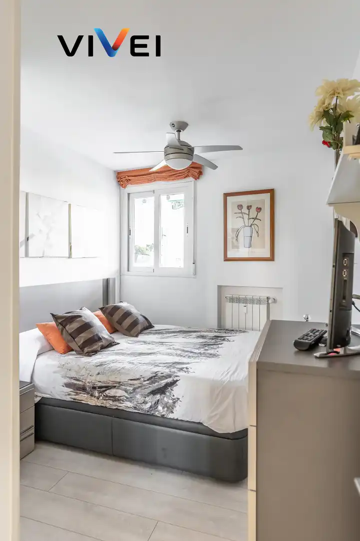 Schlafzimmer von Dachboden zum Verkauf in Madrid mit Heizung, Terrasse und Balkon
