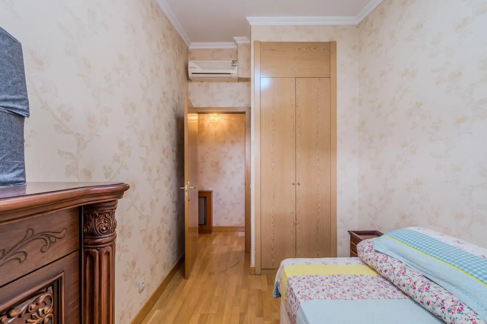 Habitación de Casa adosada en venta en Carabanchel