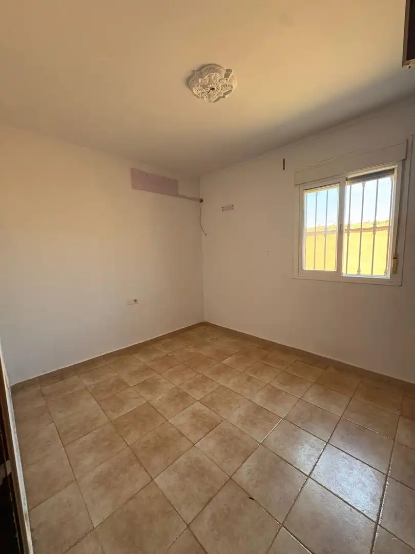 Dormitori de Casa o xalet en venda en Chiclana de la Frontera amb Jardí privat