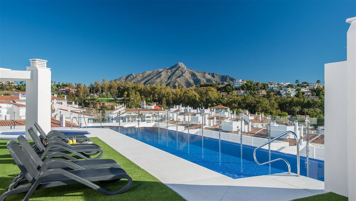 Vista exterior de Àtic de lloguer en Marbella amb Aire condicionat, Jardí privat i Terrassa