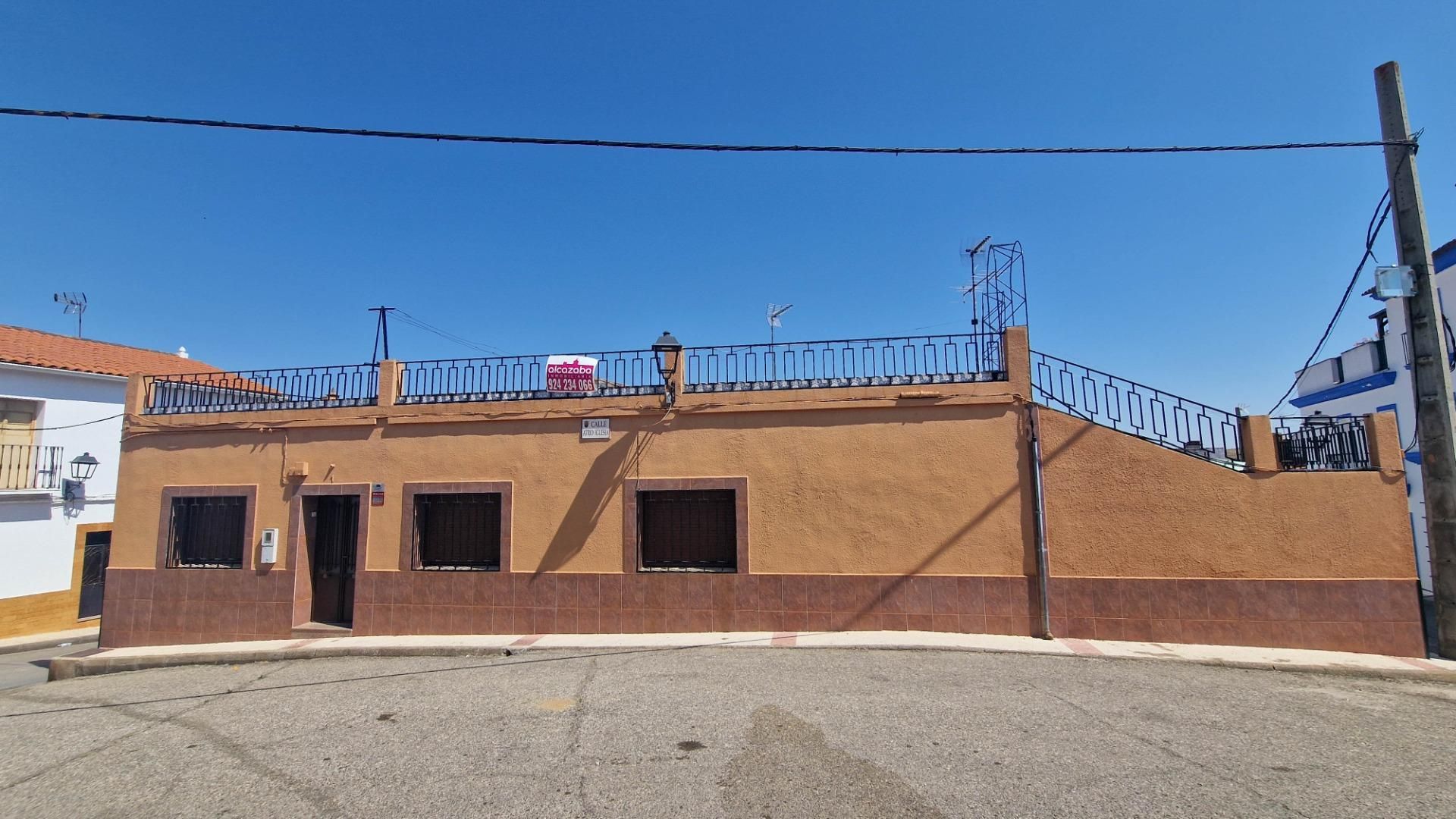 Vista exterior de Casa o xalet en venda en Cheles amb Aire condicionat, Calefacció i Terrassa
