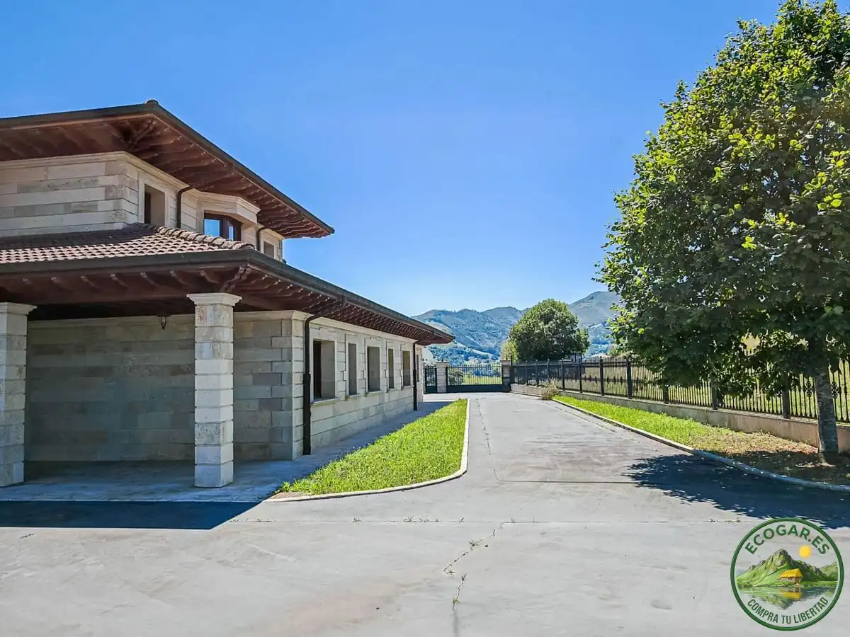 Vista exterior de Casa o chalet en venta en Nava con Calefacción, Jardín privado y Parquet