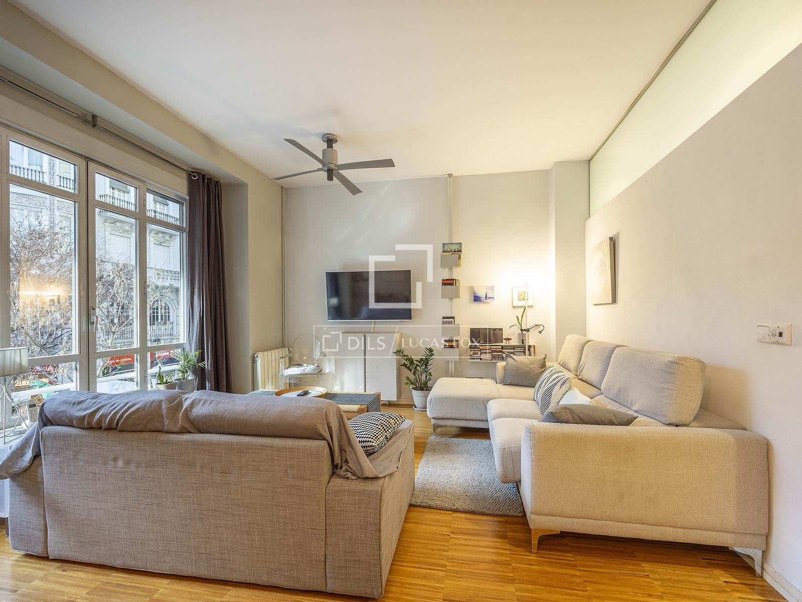 Living room of Flat for sale in  Valencia Capital  with Air Conditioner, Heating and Parquet flooring