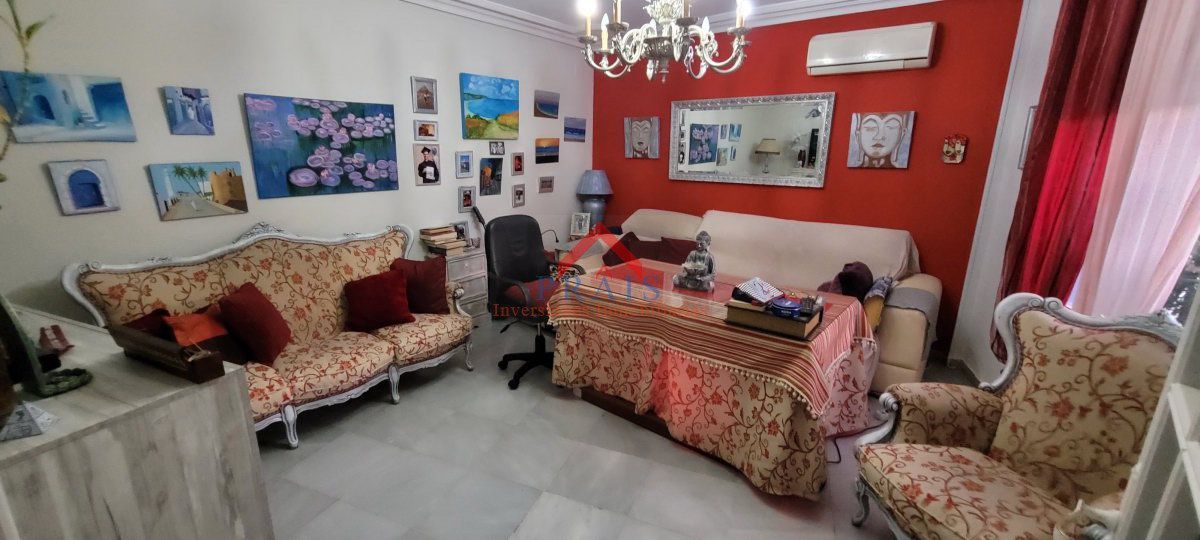 Sala d'estar de Casa adosada en venda en Utrera amb Aire condicionat, Terrassa i Traster