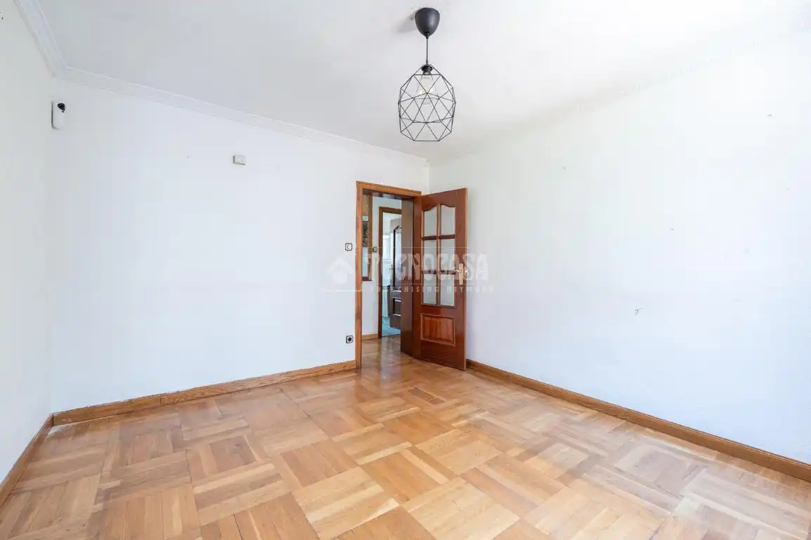 Habitación de Piso en venta en Madrid con Calefacción y Trastero