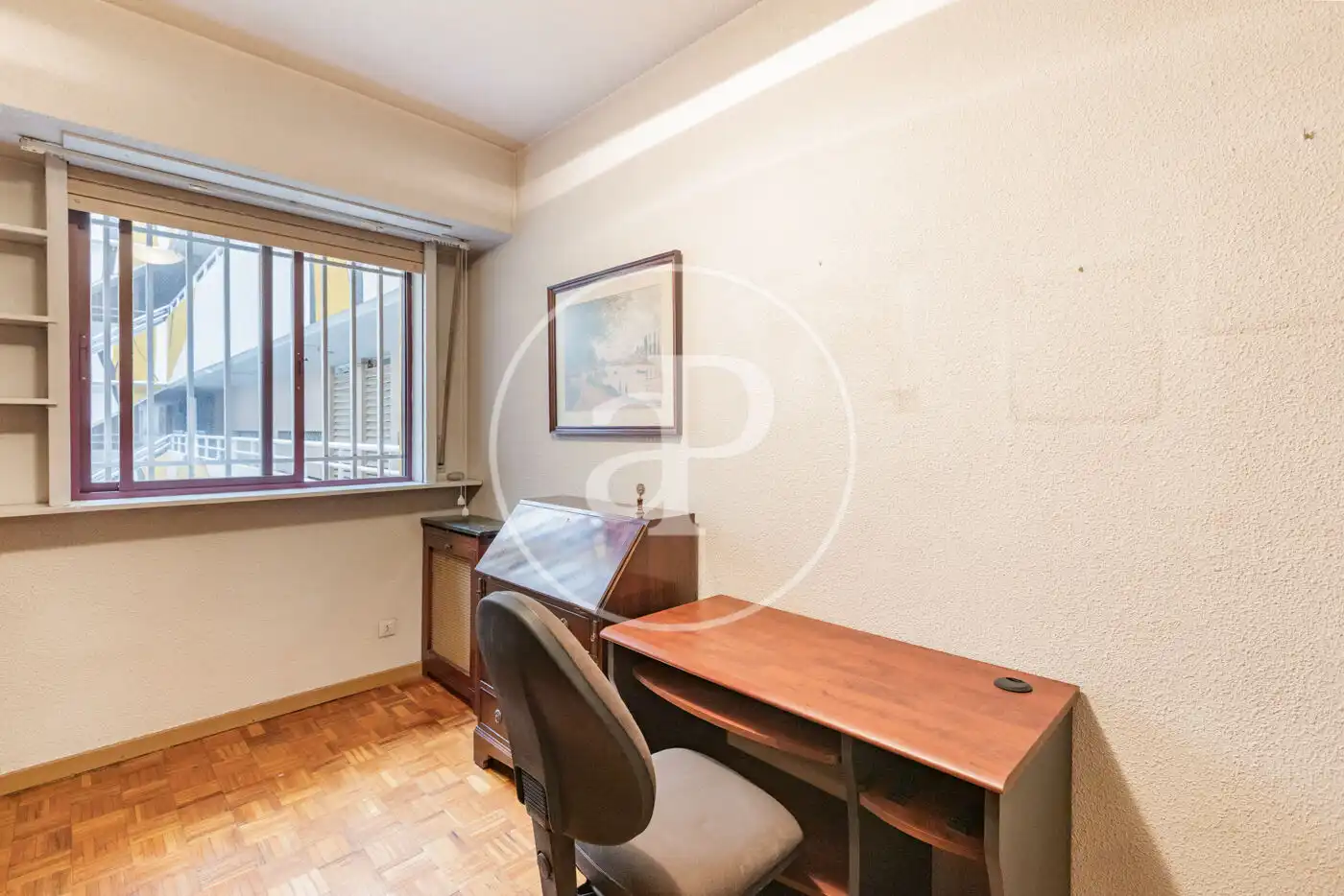 Wohnung zum Verkauf in Madrid mit Klimaanlage, Heizung und Privatgarten