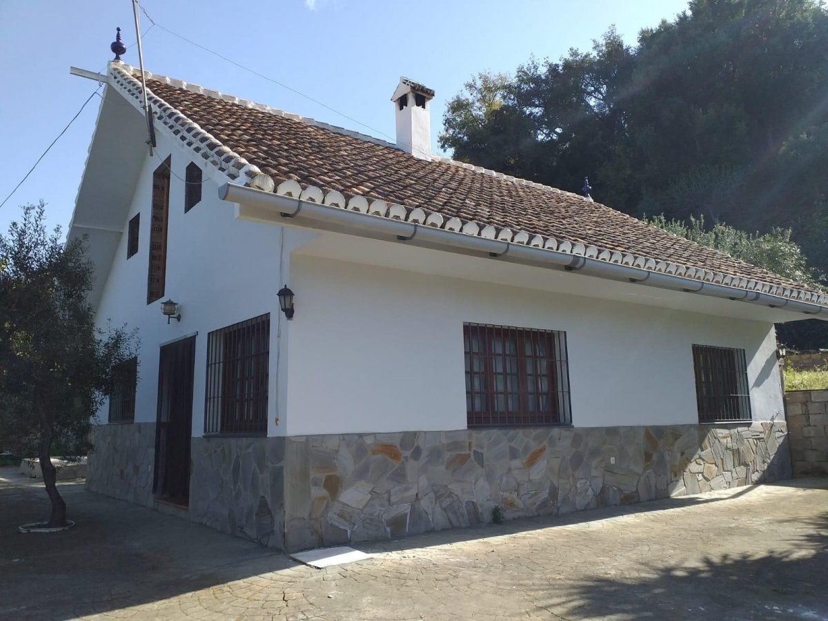 Vista exterior de Casa o xalet en venda en Yunquera amb Piscina
