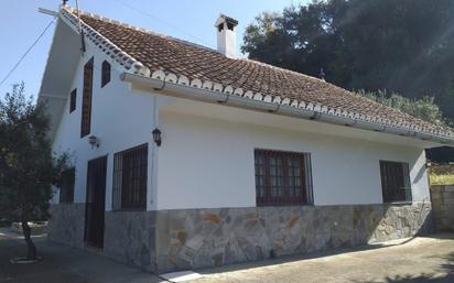 Vista exterior de Casa o xalet en venda en Yunquera amb Piscina