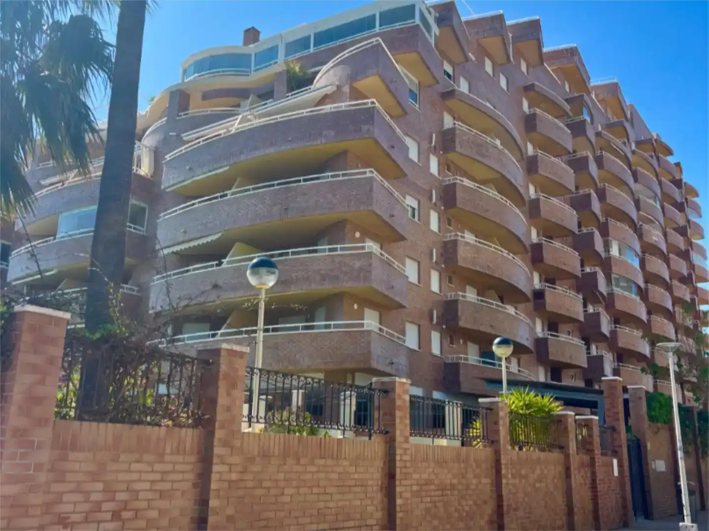 Vista exterior de Pis en venda en Oropesa del Mar / Orpesa amb Aire condicionat, Jardí privat i Piscina