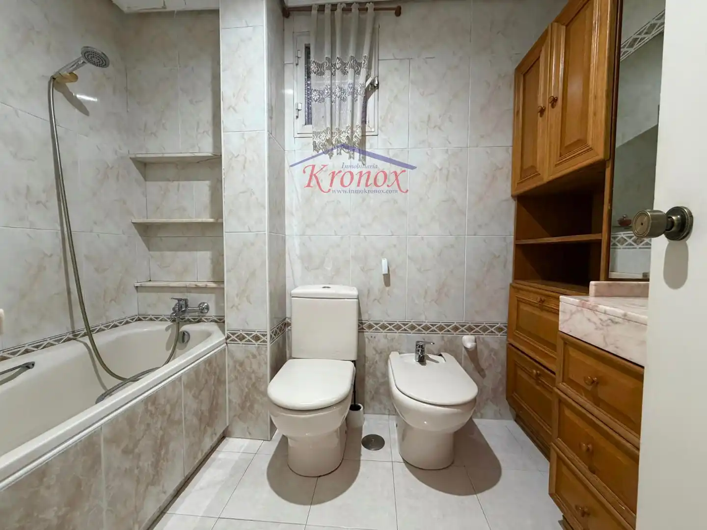 Baño de Piso en venta en Madrid con Calefacción, Trastero y Amueblado