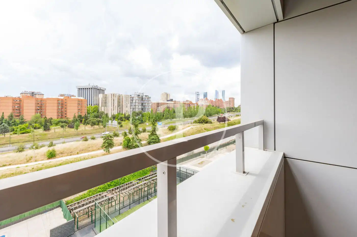 Terrassa de Pis de lloguer en Madrid amb Aire condicionat, Calefacció i Jardí privat