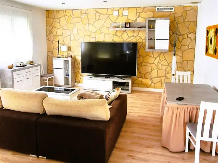Sala d'estar de Casa o xalet en venda en Alcalá la Real amb Terrassa i Balcó