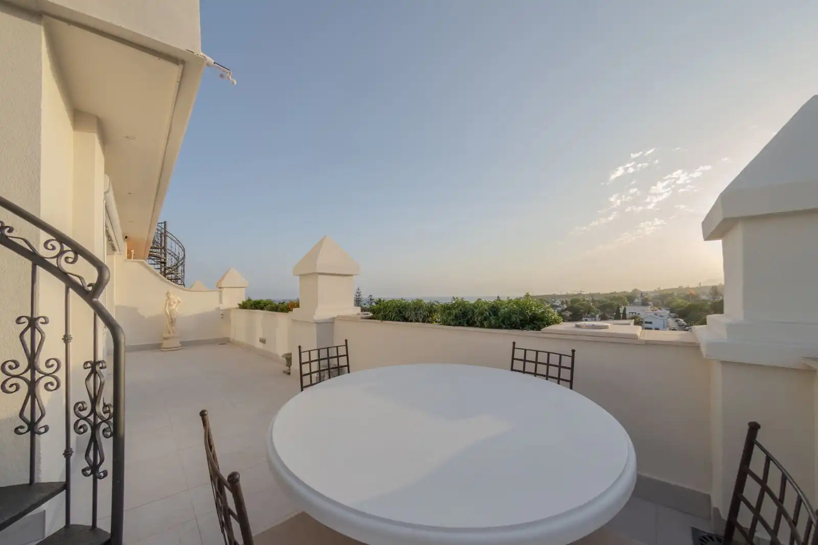 Terrasse von Dachboden zur Miete in Marbella mit Klimaanlage, Möbliert und Fernseher