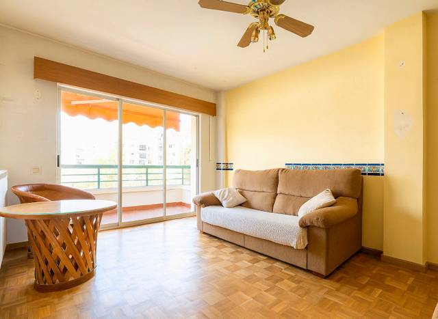 Piso en Venta en Calle de la Isla de Java en Tres Olivos - Valverde