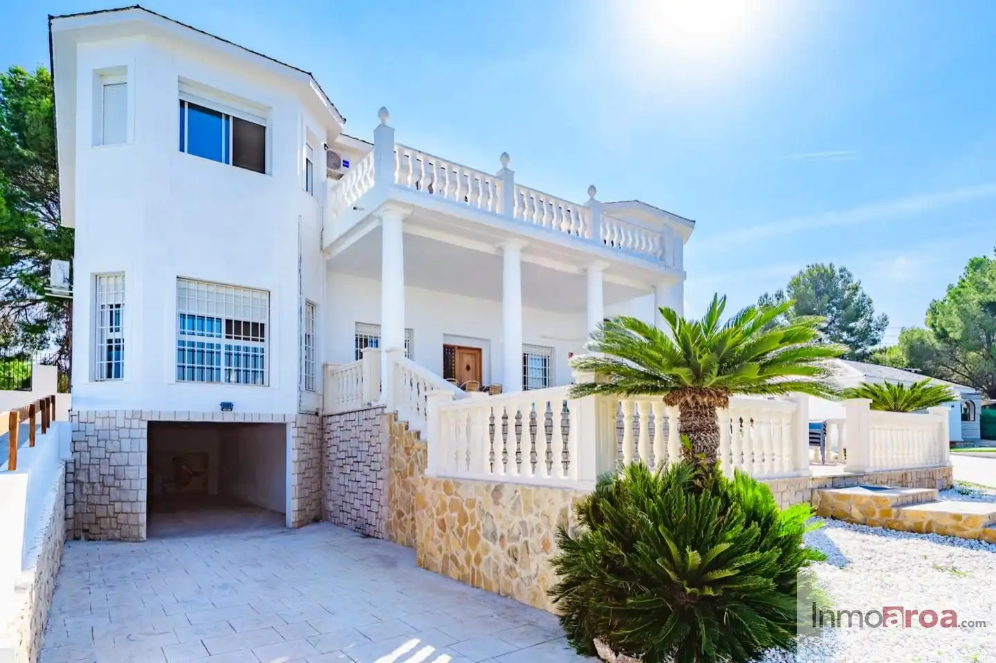 Vista exterior de Casa o xalet de lloguer en Bétera amb Aire condicionat, Calefacció i Jardí privat
