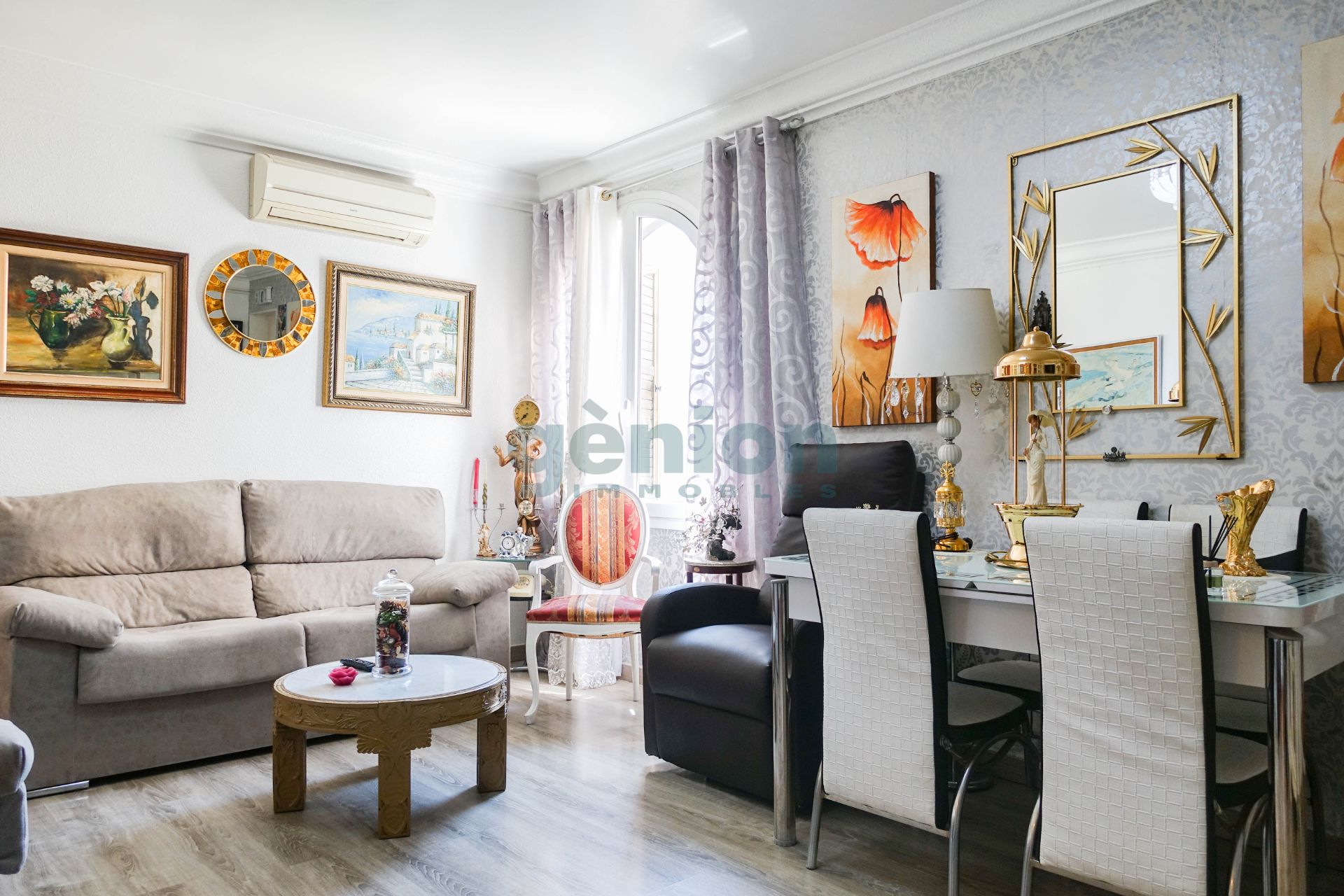 Sala d'estar de Pis en venda en Girona Capital amb Calefacció i Traster