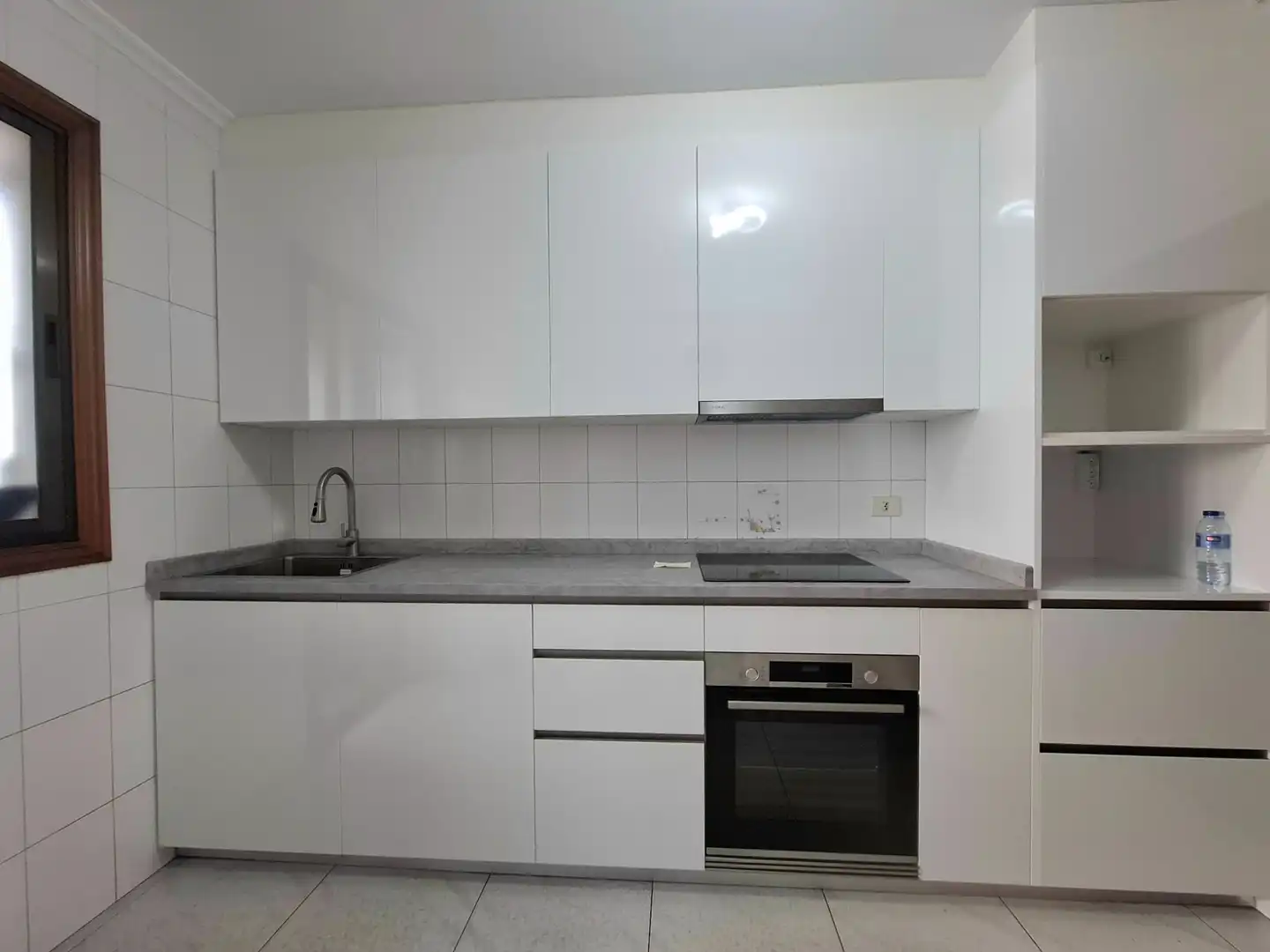 Cocina de Piso en venta en Vigo  con Calefacción y Trastero
