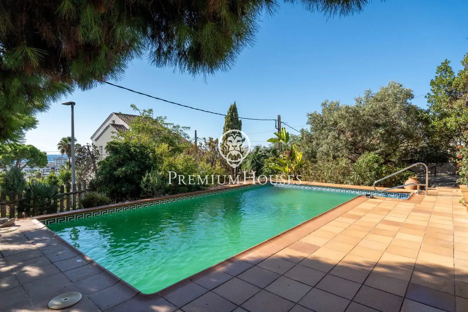 Piscina de Casa o xalet en venda en Sitges amb Aire condicionat, Calefacció i Jardí privat