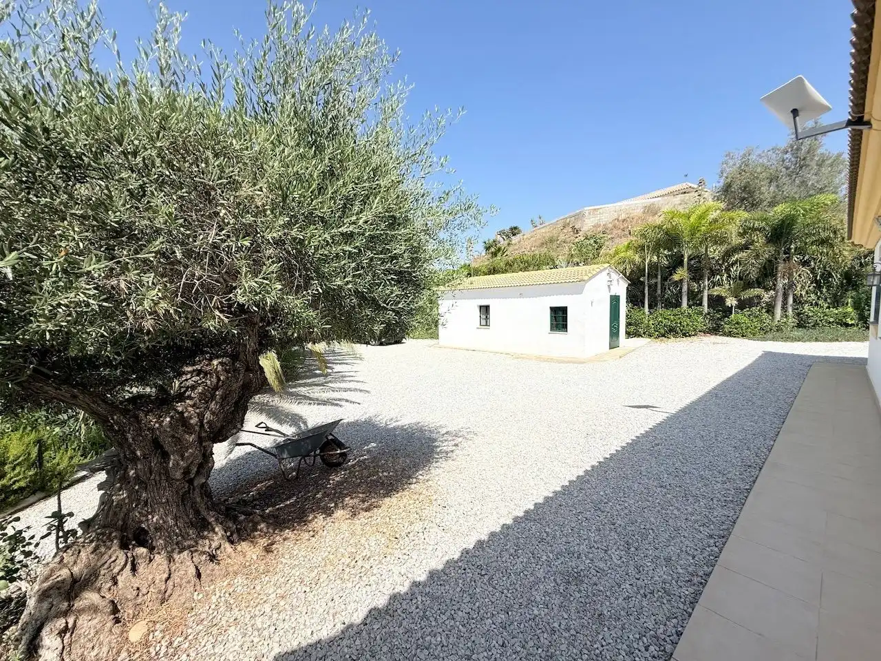 Vista exterior de Casa o chalet en venta en Vélez-Málaga con Aire acondicionado, Calefacción y Jardín privado