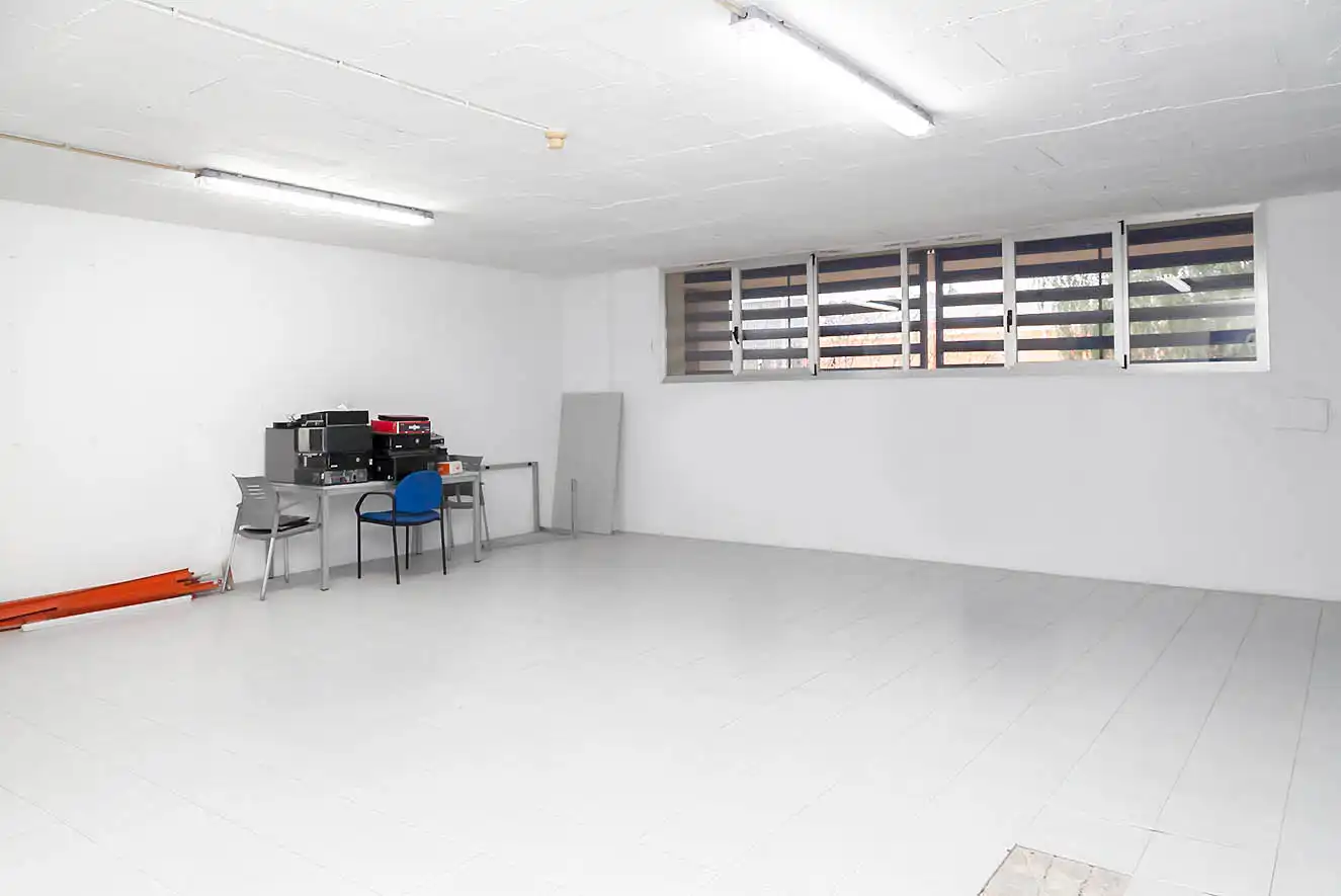 Nave industrial en venta en Molins de Rei con Alarma