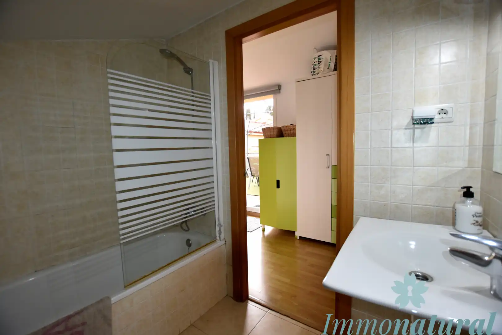 Baño de Ático en venta en Torrelles de Llobregat con Calefacción, Terraza y Trastero