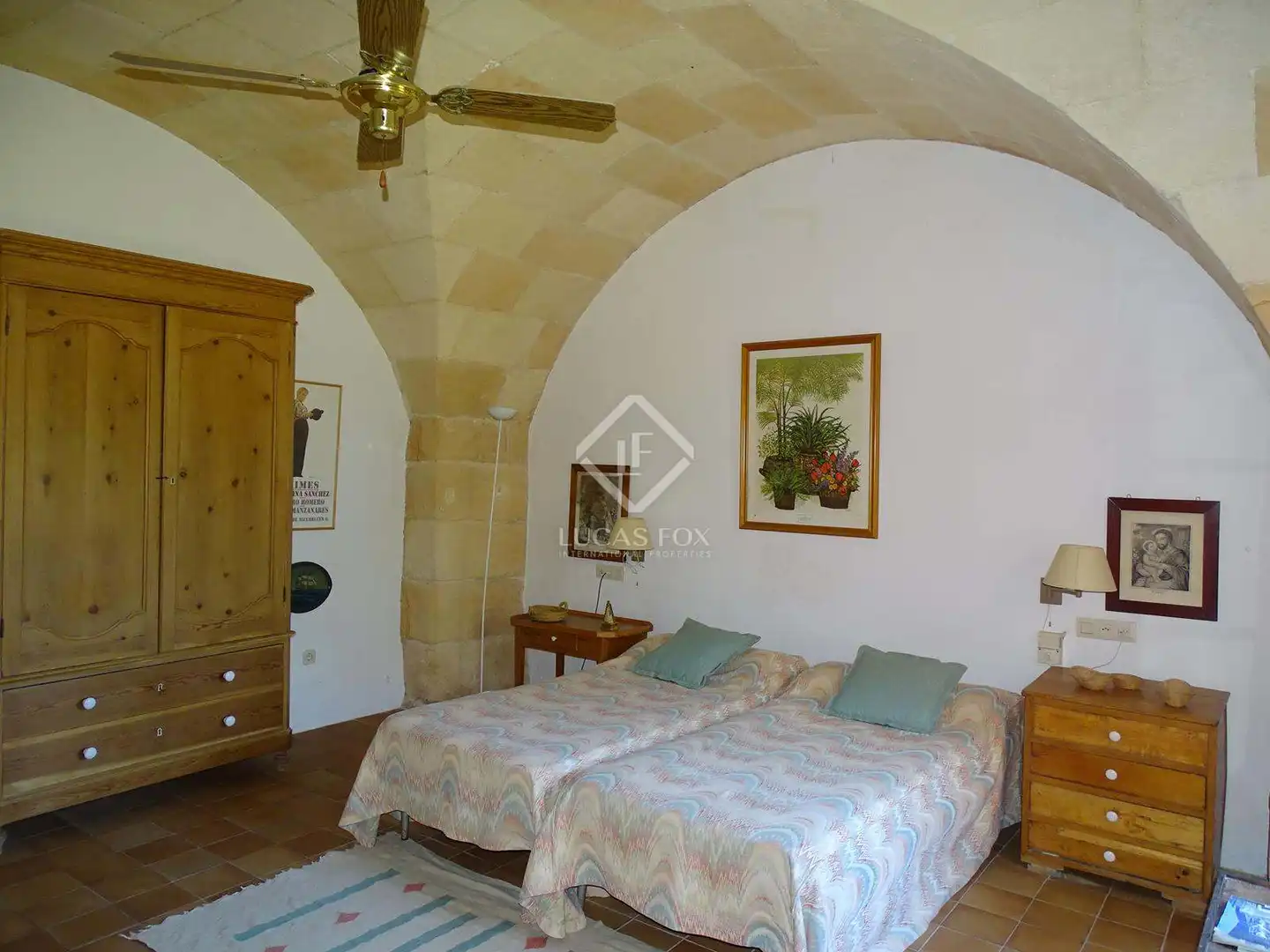 Country homes for sale in Cala Blanca