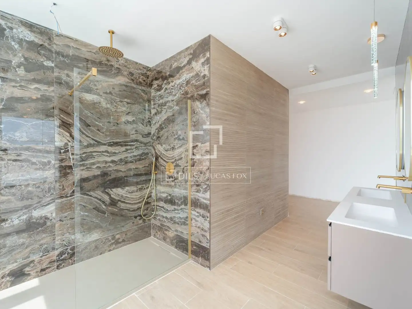 Bathroom of Houses for sale in Torrent  with Air Conditioner, Private garden and Terrace