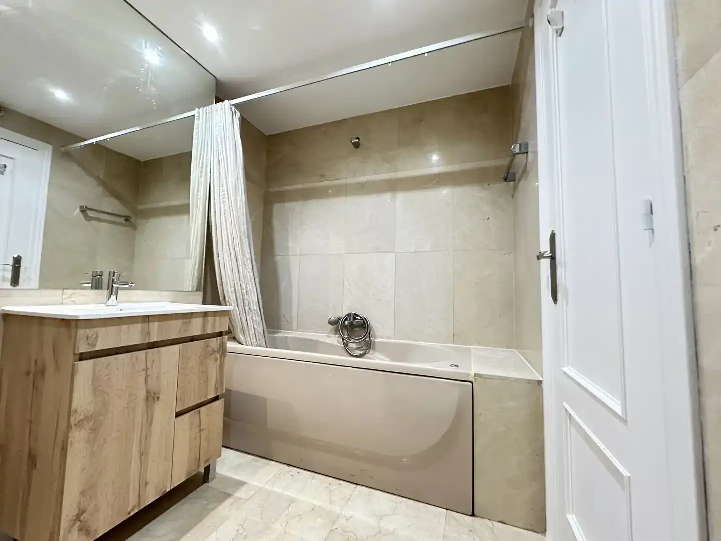 Baño de Casa o chalet en venta en Madrid con Aire acondicionado, Jardín privado y Parquet