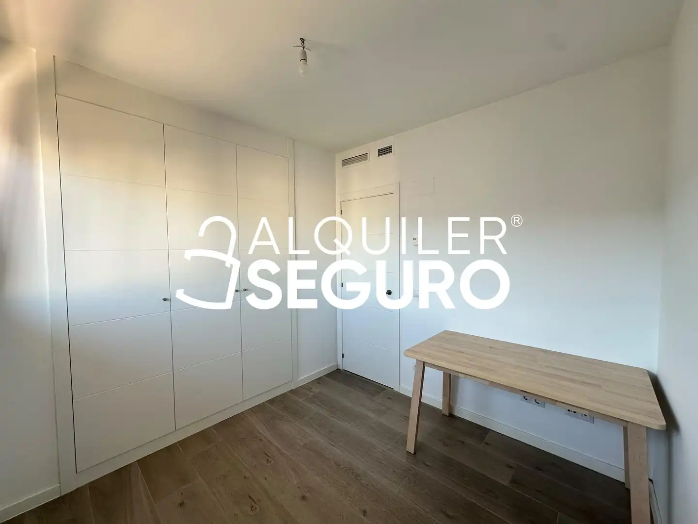 Bedroom of Flat for rent in Madrid  with Air Conditioner, Heating and Storage room