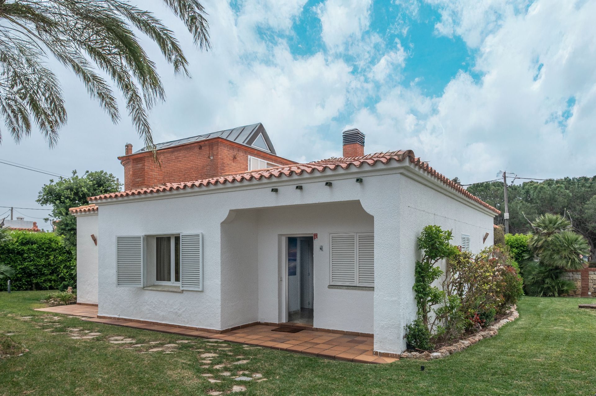 Vista exterior de Casa o xalet en venda en Mont-roig del Camp amb Aire condicionat, Calefacció i Jardí privat