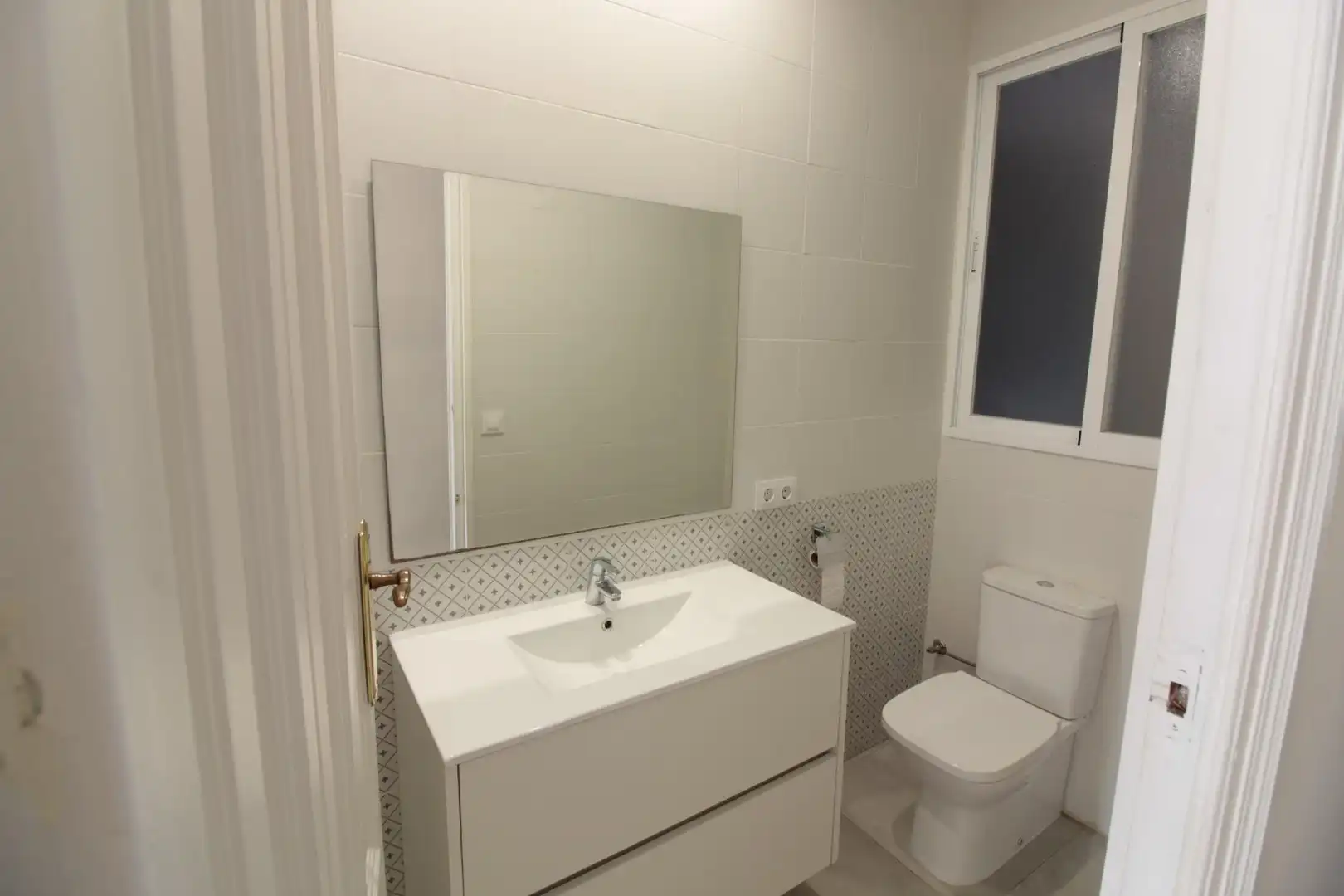 Baño de Piso de alquiler en Valencia con Balcón