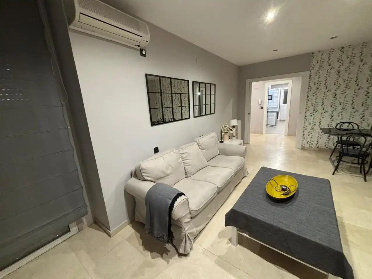 Living room of Flat for rent in Granada  with Air Conditioner and Furnished