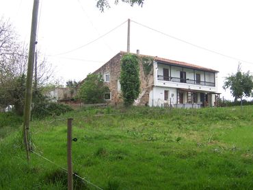 Landhaus mit Garten zum Verkauf in Barrio Aguero Montecillo