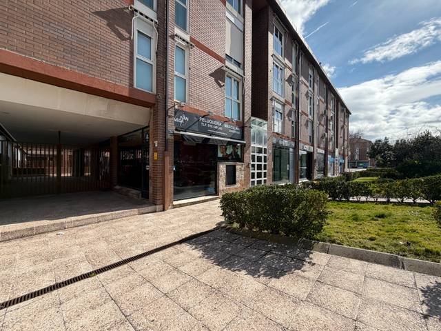 Local comercial en Alquiler en Avenida de Viñuelas, 11 en Segunda Fase