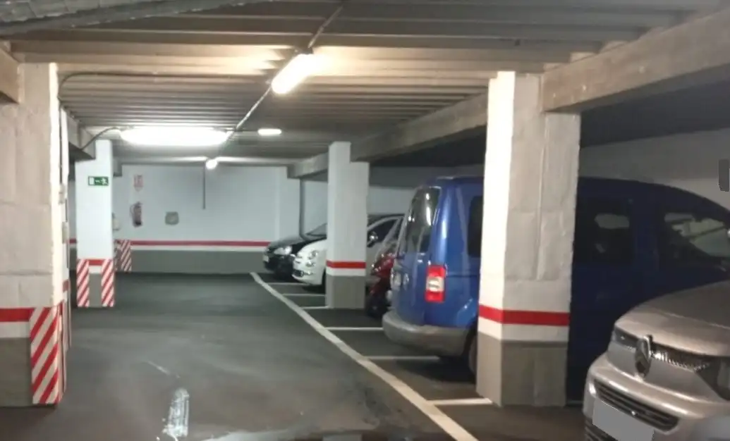 Parkplatz von Garage zum Verkauf in Oviedo 