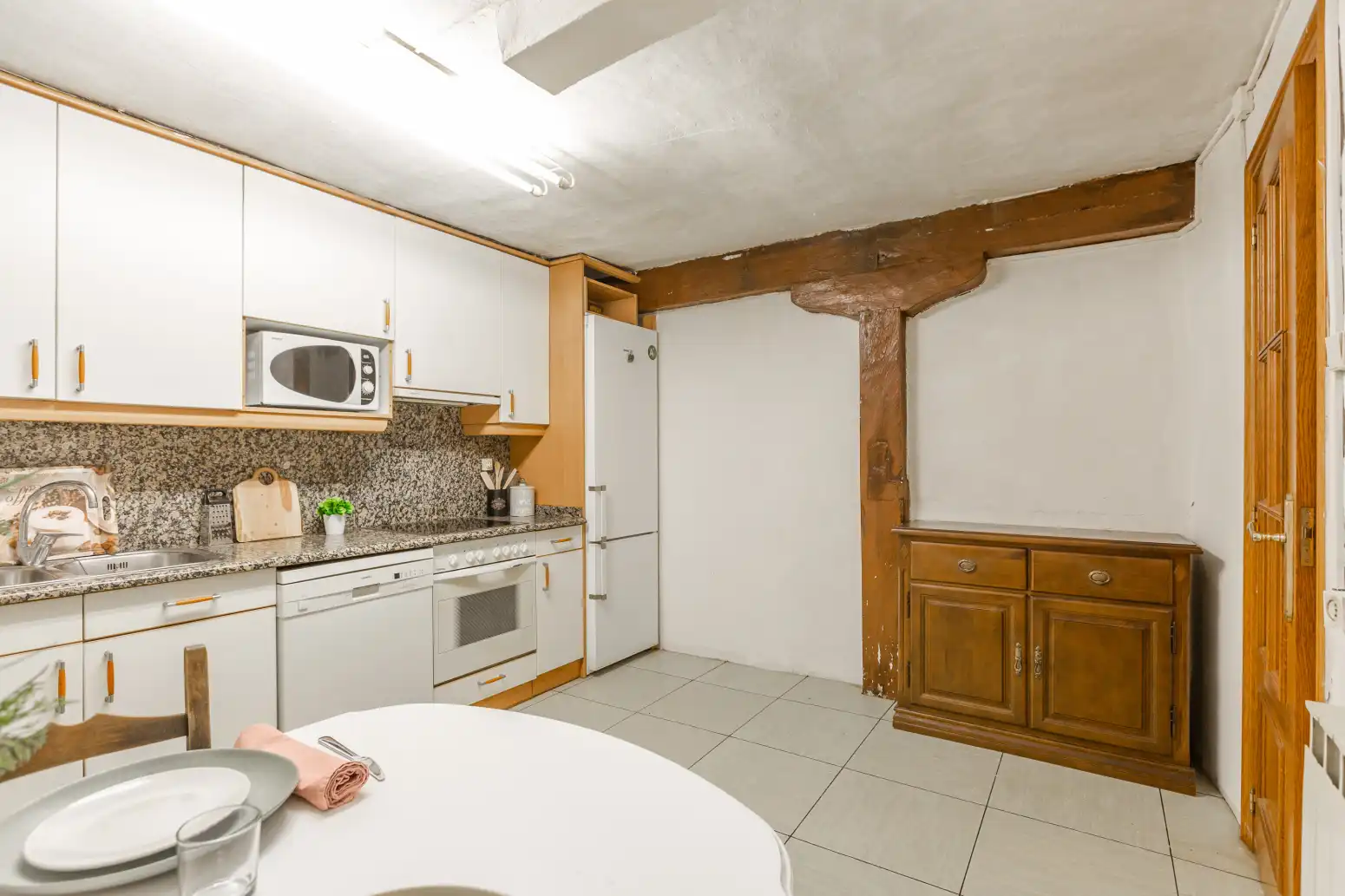 Cuina de Pis en venda en Anue amb Parquet, Traster i Balcó